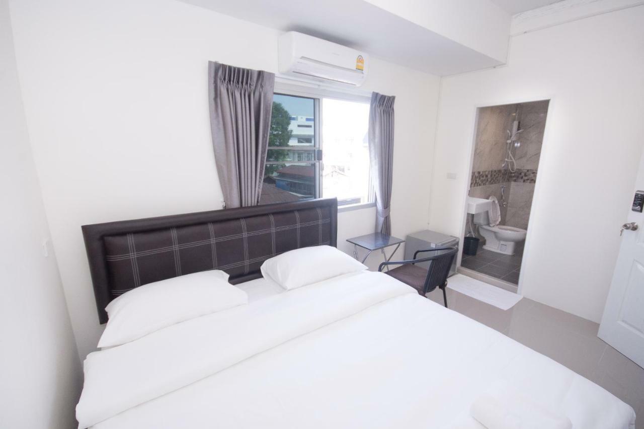 Ninaguesthouse Bangkok Zewnętrze zdjęcie